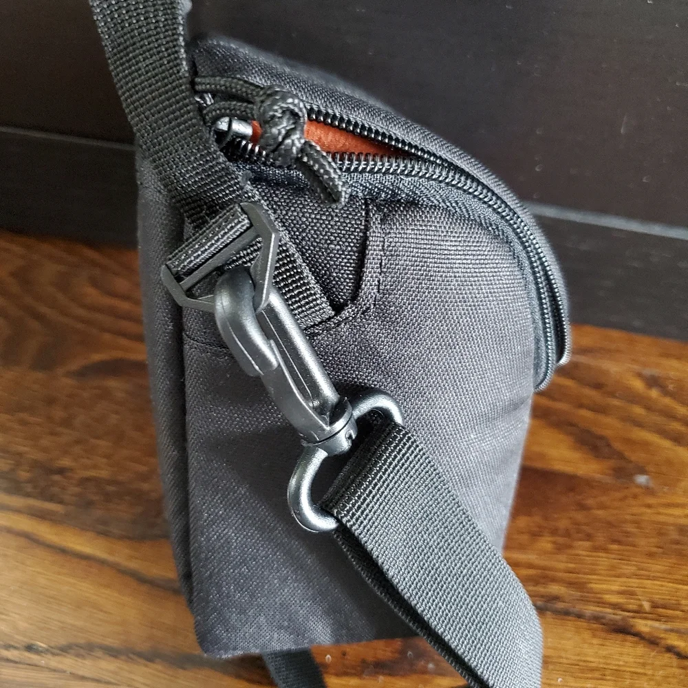 Lowepro Adventura‎ Ultra Zoom 100 Camera case